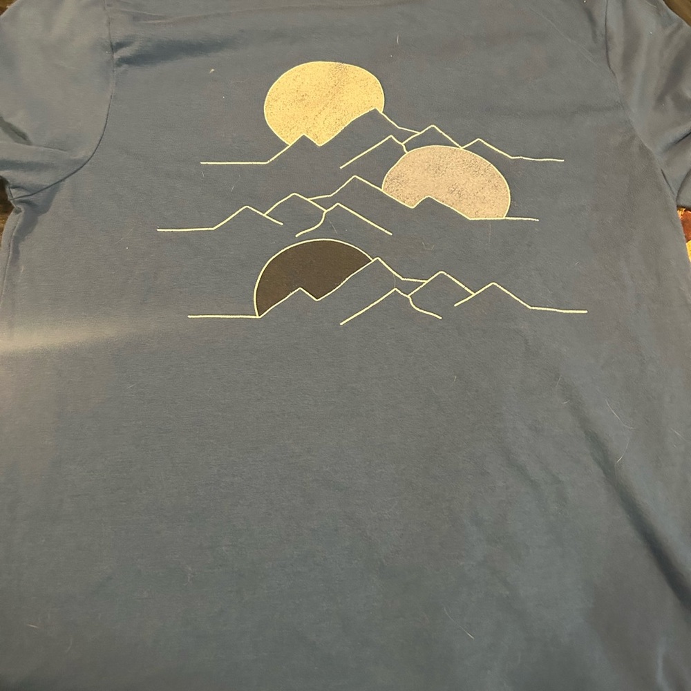 Two Goodfellow & Co Blue Mountain Graphic Tees